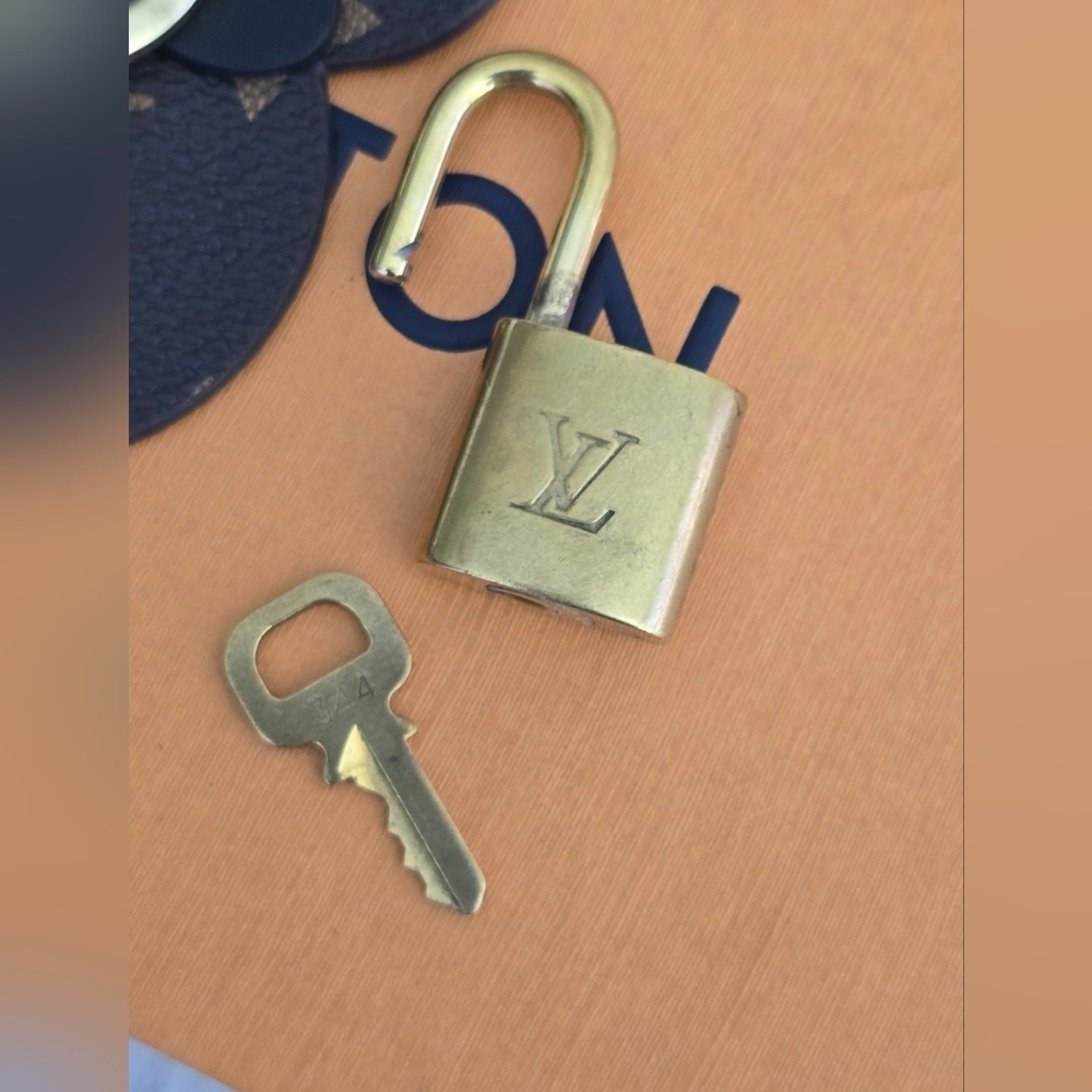 💛Louis Vuitton Gold Lock & Key Set💛 - Picture 6 of 12